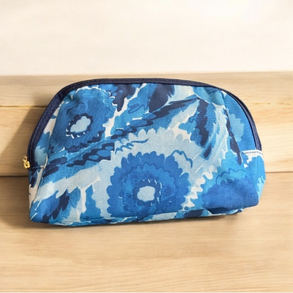 2/$25 NEW Estée Lauder Blue Watercolour Floral Wave Pattern Cosmetic Makeup Bag - Picture 1 of 6